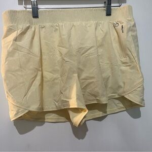 CALIA by Carrie Underwood Cream Athletic Shorts Lightweight Design